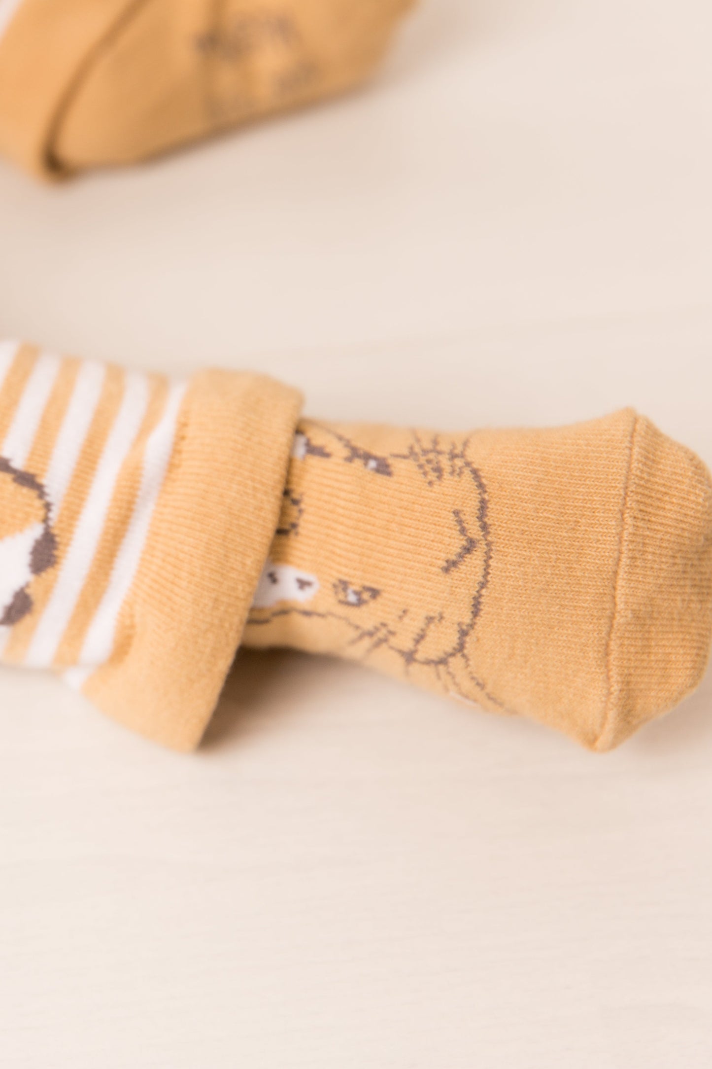 Peter Rabbit™ Neutral Socks | Blade & Rose
