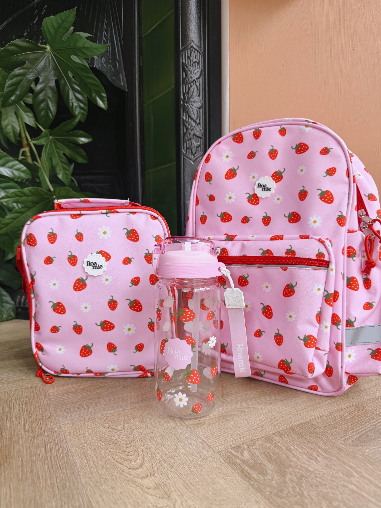 Strawberry Lunch Bag | Roamie